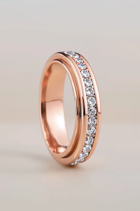 The Radiant Round-Cut Spinning Ring Rose Gold