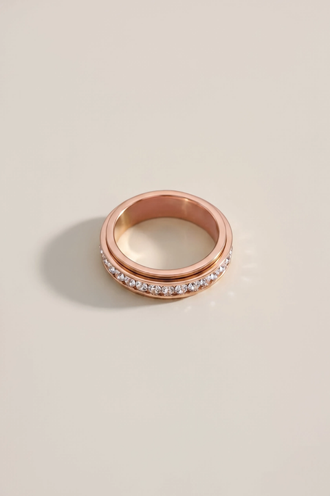 The Radiant Round-Cut Spinning Ring Rose Gold