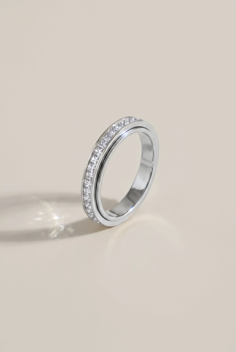 The Dainty Square-Cut Spinning Ring Silver