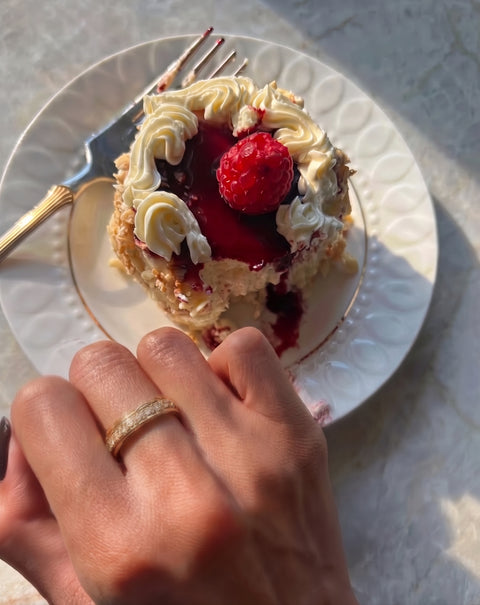 The Radiant Round-Cut Spinning Ring Gold
