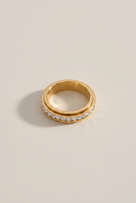 The Radiant Round-Cut Spinning Ring Gold