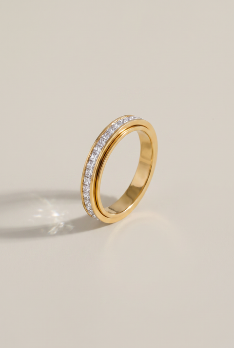 The Dainty Square-Cut Spinning Ring Gold